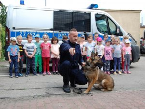 wizyta przedszkolaków w wołomińskiej komendzie