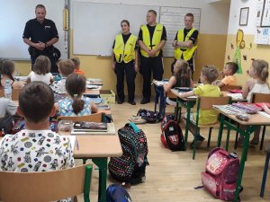 Policjanci na spotkaniu z uczniami SP nr 2 w Radzyminie