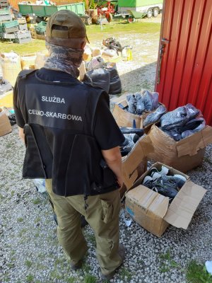 zabezpieczone przez funkcjonariuszy podróbki