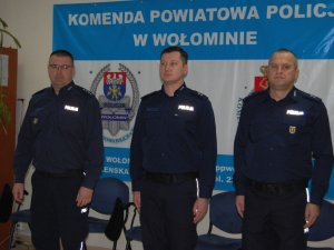 policjanci od lewej Z-ca Komendanta Powiatowego Policji w Wołominie nadkom. dr Mariusz Pawlak, podkom. Kamil Kotowski z-ca komendanta KP Radzymin, podkom. Adam Stryjek z-ca komendanta KP Zielonka