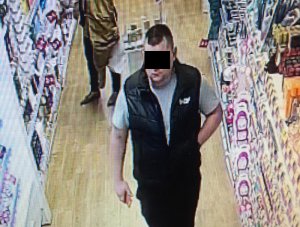 wizerunek podejrzanego o kradzież perfum