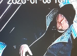 wizerunek podejrzanego o przywłaszczenie wyrobów jubilerskich