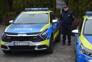 Uroczyste przekazanie radiowozów policjantom Komendy Powiatowej Policji w Wołominie oraz Komisariatom Policji