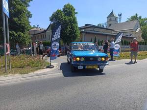 Przejazd zabytkowych pojazdów - Fiat 125p