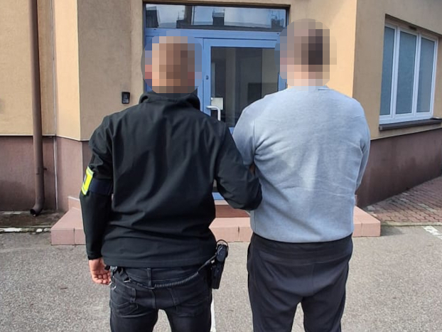 Zatrzymanie 29-latka za mistyfikację przy zwrocie towaru w Zielonce